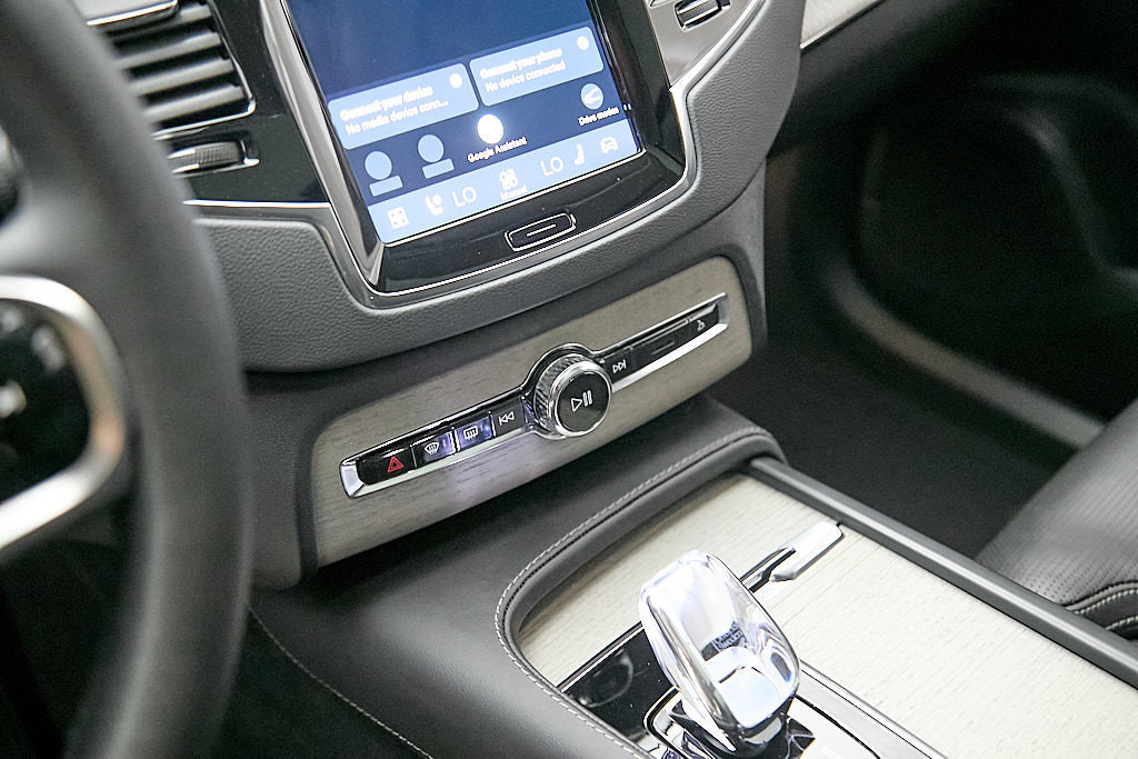 Certified 2025 Volvo XC90 B6 Ultra w/ Protection Package Premier AWD/4WD image 15