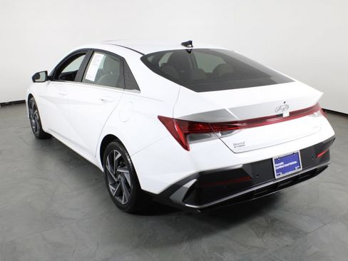 Certified 2024 Hyundai Elantra Limited FWD image 16