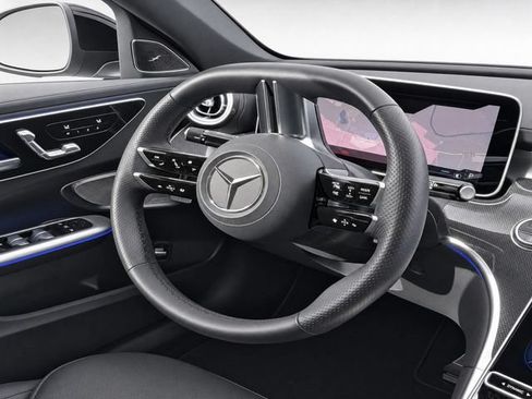 Used 2025 Mercedes-Benz C 300 4MATIC Sedan image 23