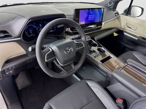 New 2026 Toyota Sienna Limited image 19