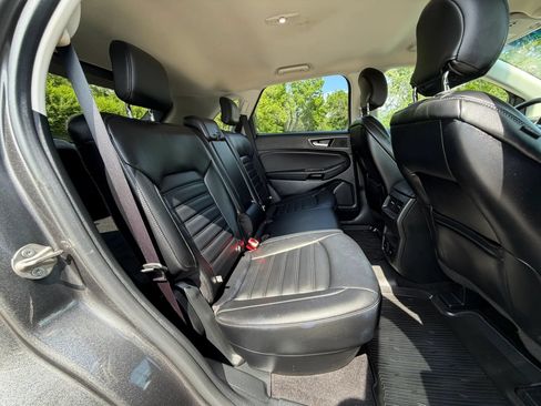 Used 2019 Ford Edge SEL w/ Equipment Group 201A AWD/4WD image 16