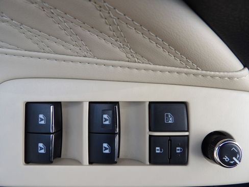 Used 2020 Toyota Avalon Limited FWD image 12