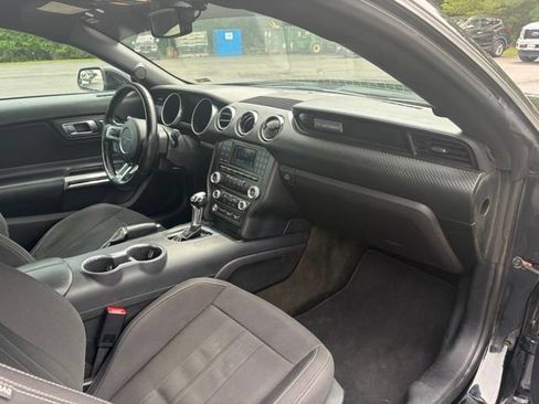 Used 2018 Ford Mustang Coupe RWD image 27