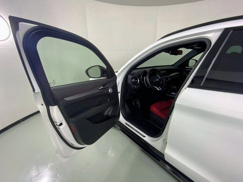 New 2025 Alfa Romeo Stelvio Sprint image 19