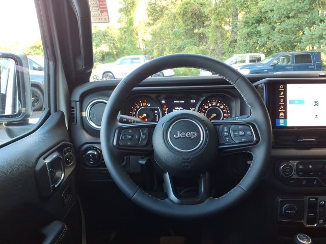 Certified 2025 Jeep Gladiator Sport w/ Premium Package AWD/4WD image 20