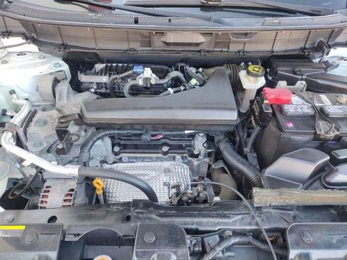 Used 2016 Nissan Rogue SV image 23