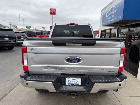Used 2017 Ford F250 XLT w/ XLT Premium Package image 6
