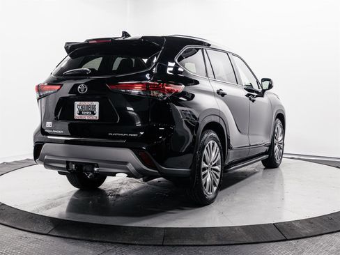 Certified 2022 Toyota Highlander Platinum image 13
