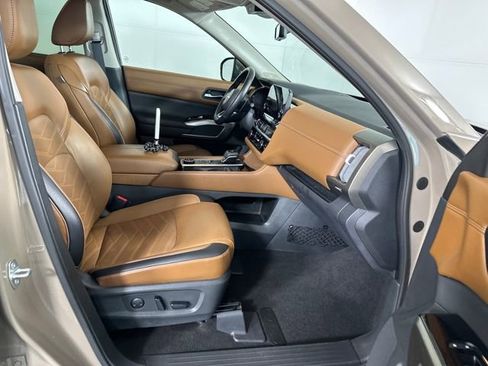 Used 2023 Nissan Pathfinder Platinum image 28