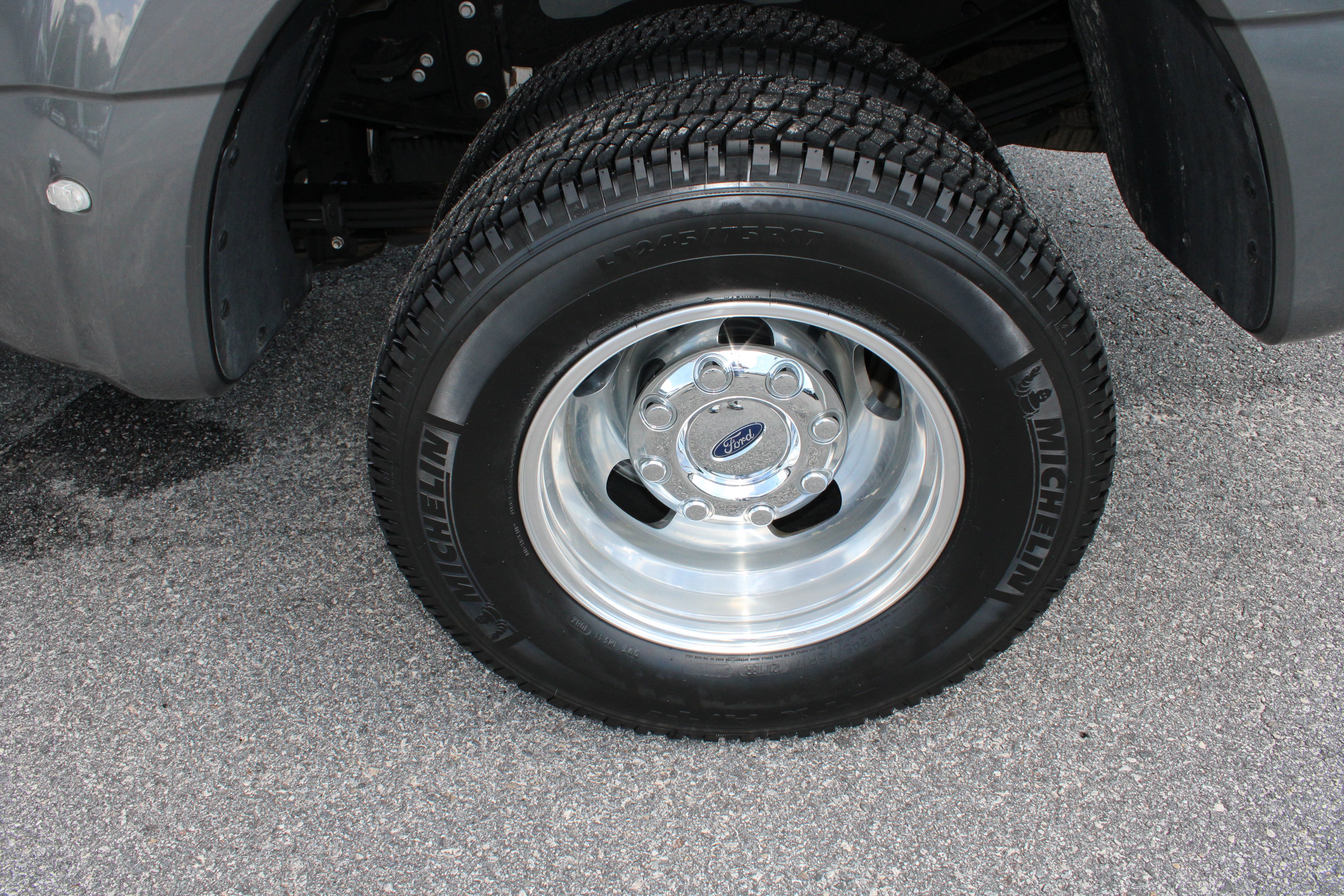Used 2024 Ford F350 Platinum w/ FX4 Off-Road Package AWD/4WD image 12