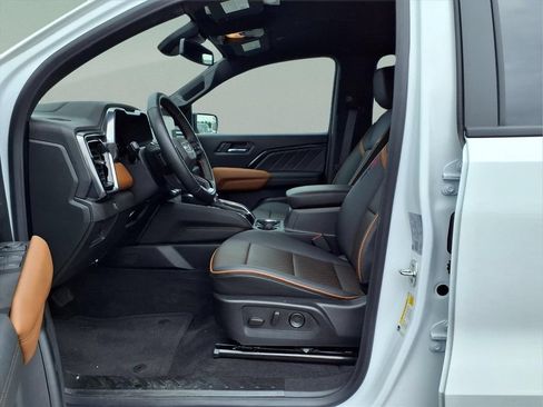 Certified 2026 GMC Canyon AT4 w/ AT4 Premium Package AWD/4WD image 13