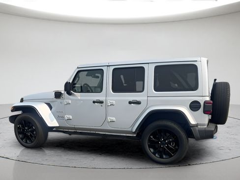 Used 2024 Jeep Wrangler Unlimited Sahara AWD/4WD image 7