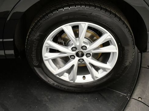 Certified 2023 Audi Q3 2.0T Premium w/ Convenience Package AWD/4WD image 17