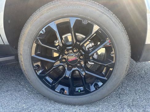 Used 2024 GMC Yukon Denali RWD image 17