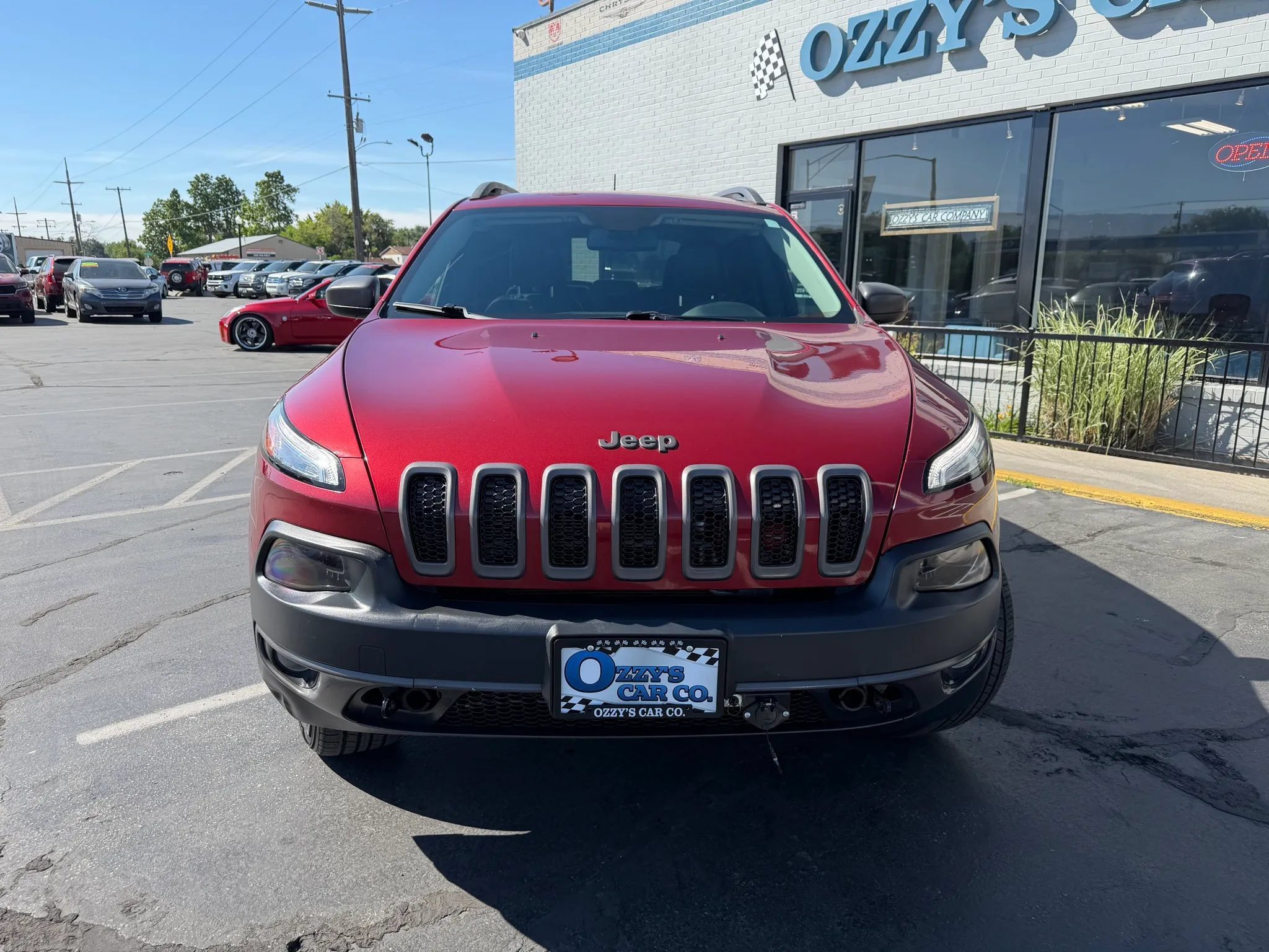 Used 2017 Jeep Cherokee Trailhawk w/ Cold Weather Group AWD/4WD image 2