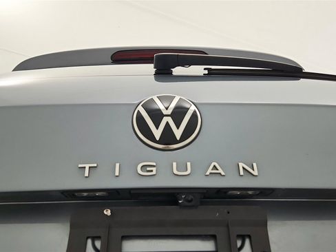 Used 2023 Volkswagen Tiguan SE R-Line image 29