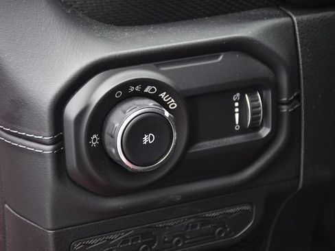 Used 2026 Jeep Wrangler Unlimited Rubicon AWD/4WD image 19