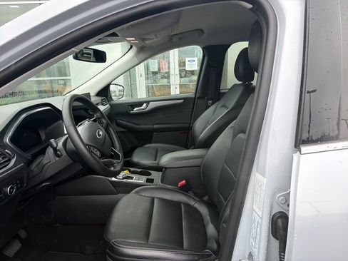 Used 2025 Ford Escape Platinum AWD/4WD image 9