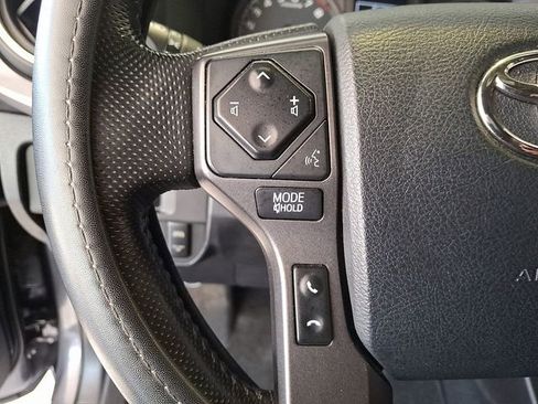 Used 2016 Toyota Tacoma TRD Sport AWD/4WD image 19