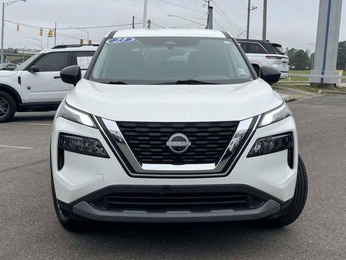 Used 2023 Nissan Rogue S image 2