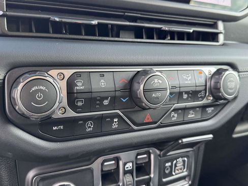 New 2026 Jeep Wrangler Unlimited Sahara AWD/4WD image 5