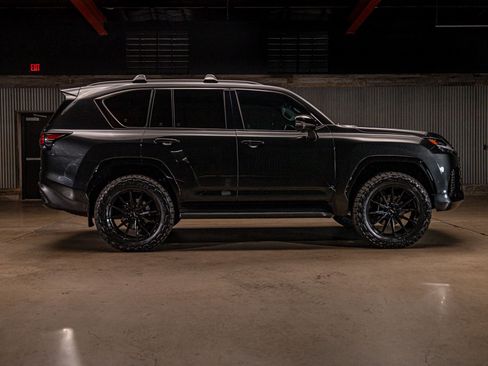 Used 2025 Lexus LX 700h Overtrail AWD/4WD image 11