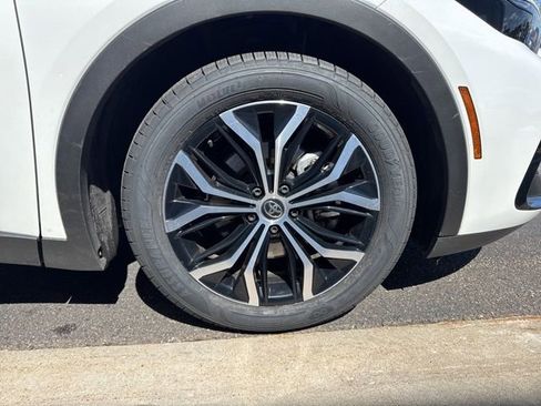 Used 2024 Toyota Crown XLE image 10