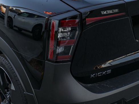 New 2026 Nissan Kicks SR FWD image 7