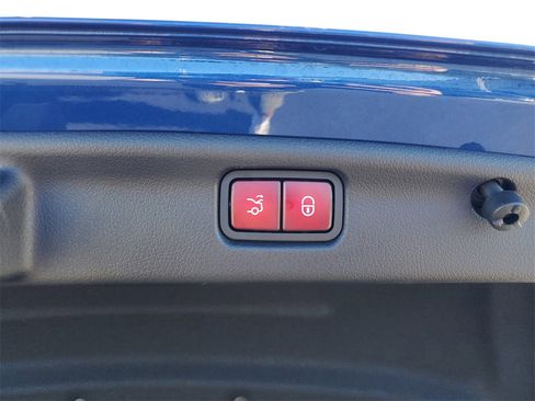 Used 2023 Mercedes-Benz C 300 Sedan image 10