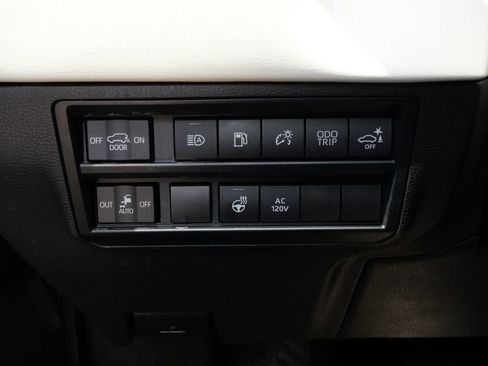 Used 2024 Toyota Sequoia Capstone AWD/4WD image 27