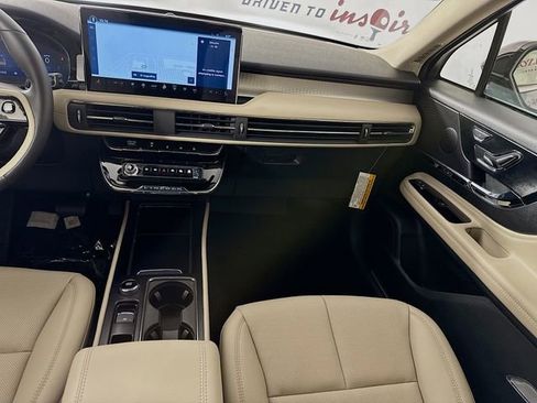 New 2026 Lincoln Corsair Premiere image 24