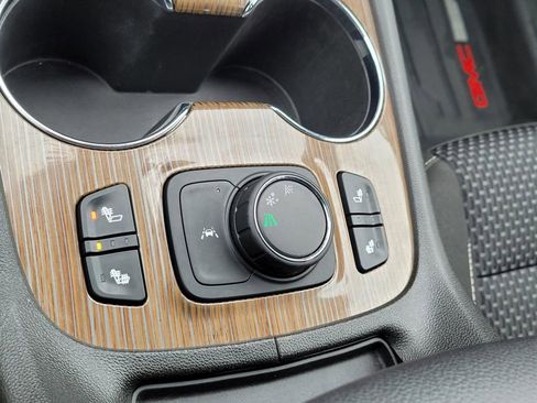 Certified 2023 GMC Acadia SLE w/ Driver Convenience Package image 31