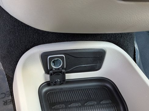 Used 2024 Chrysler Pacifica Touring-L FWD image 34