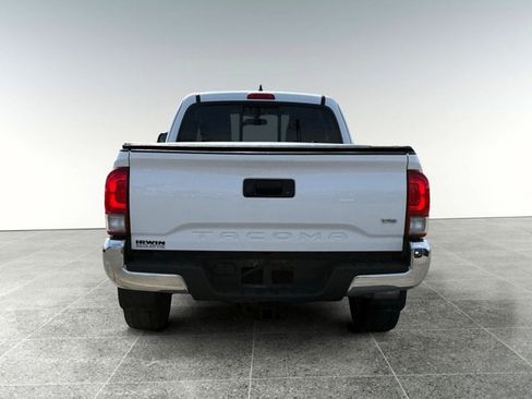 Used 2017 Toyota Tacoma TRD Off-Road w/ Tow Package image 4