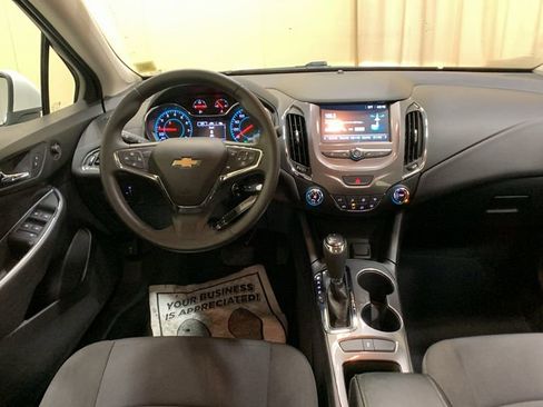 Used 2018 Chevrolet Cruze LT image 22