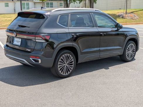 New 2026 Volkswagen Taos SE FWD image 4