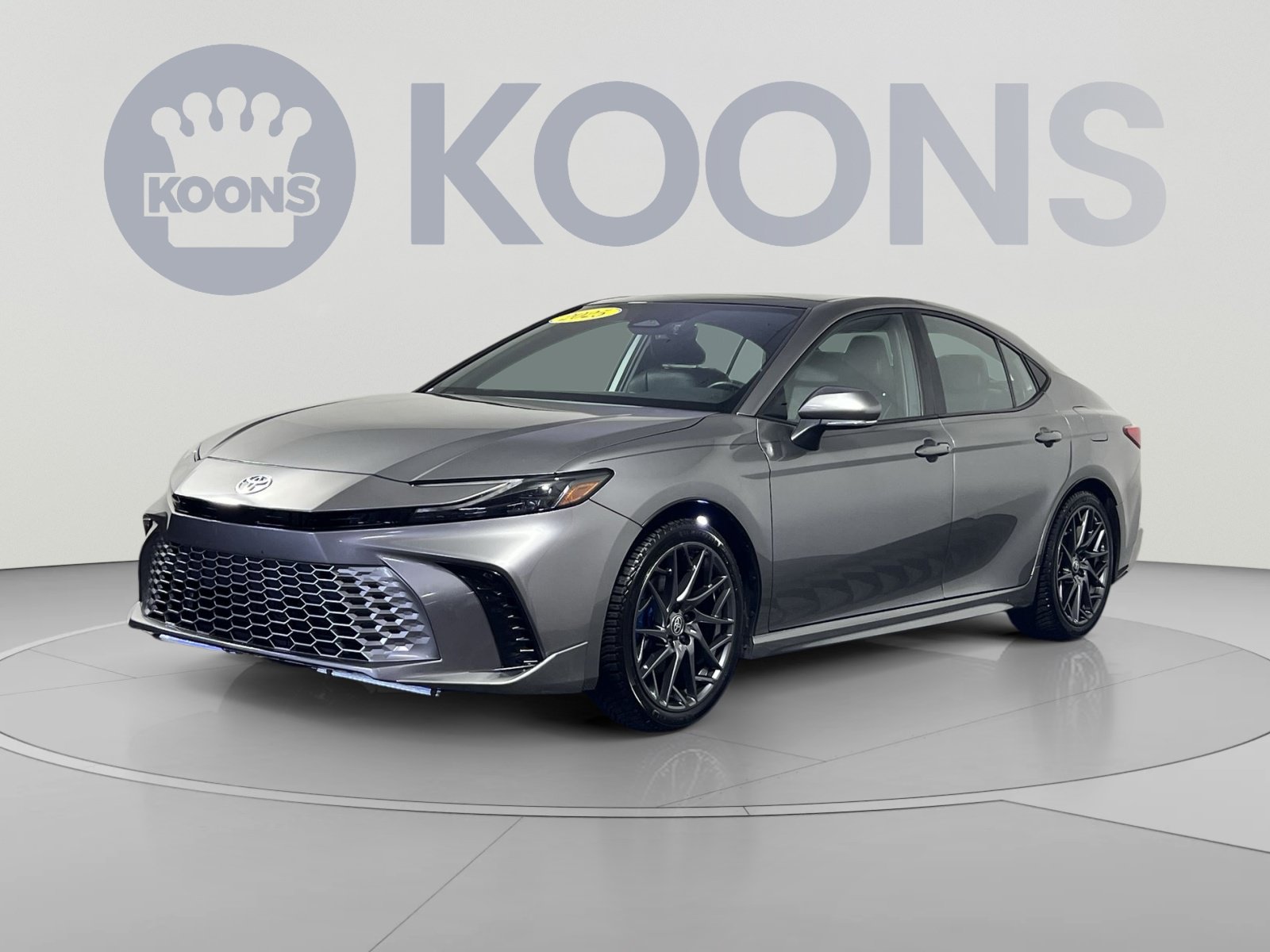 Used 2025 Toyota Camry XSE FWD image 1