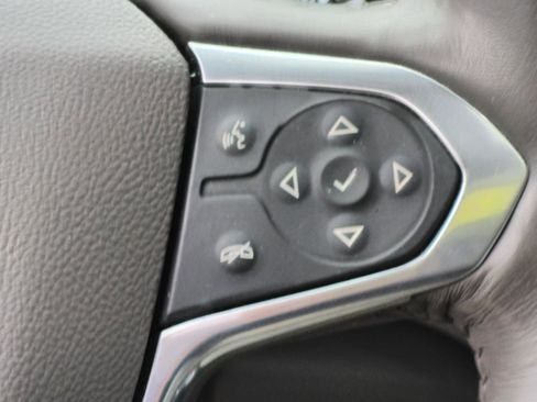 Used 2021 Chevrolet Traverse Premier FWD image 25