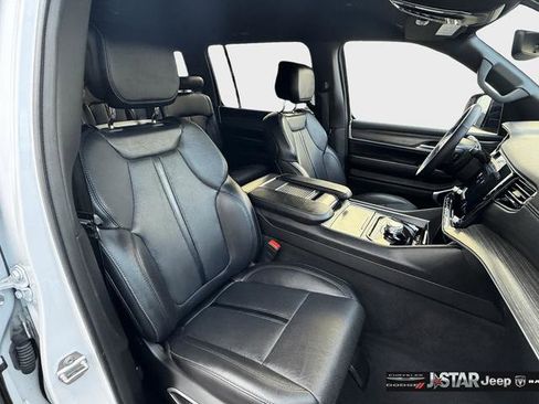 Used 2023 Jeep Wagoneer Series III w/ Flexible Seating Group RWD image 12