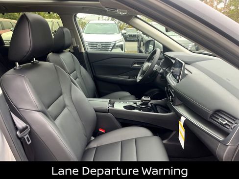 Certified 2025 Nissan Rogue SV w/ SV Premium Package FWD image 7