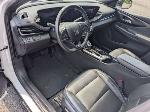 Used 2024 Buick Envista Sport Touring w/ Convenience I Package FWD image 10