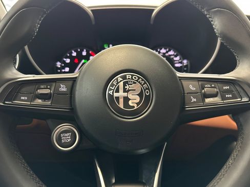 Used 2020 Alfa Romeo Giulia RWD image 11