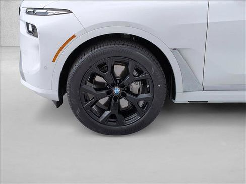 Used 2025 BMW X7 xDrive40i w/ Premium Package AWD/4WD image 26