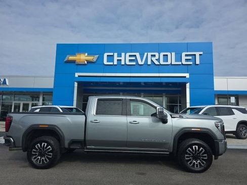 Used 2024 GMC Sierra 3500 Denali Ultimate image 3