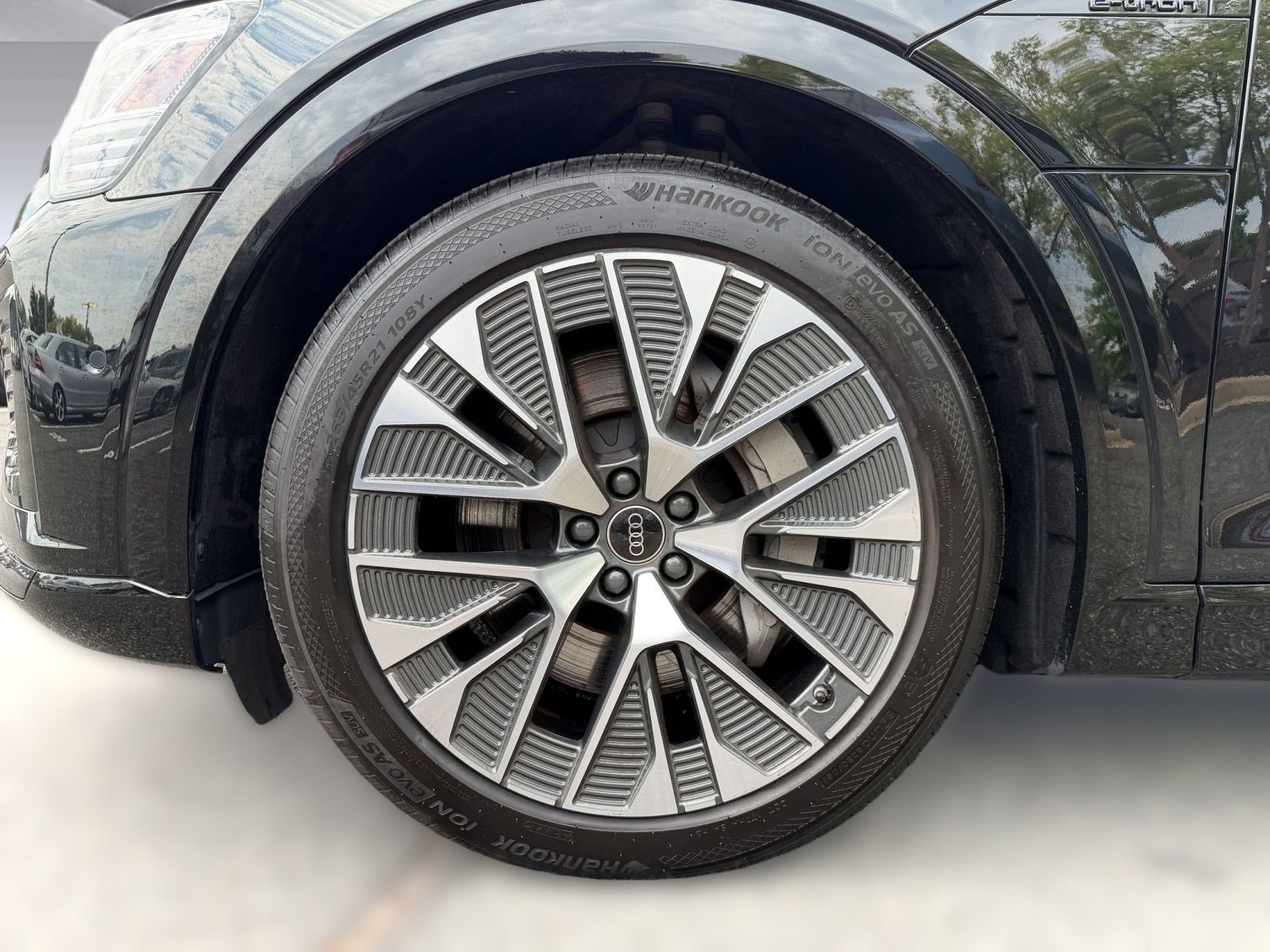 Certified 2024 Audi Q8 e-tron Prestige w/ Prestige Package AWD/4WD image 12