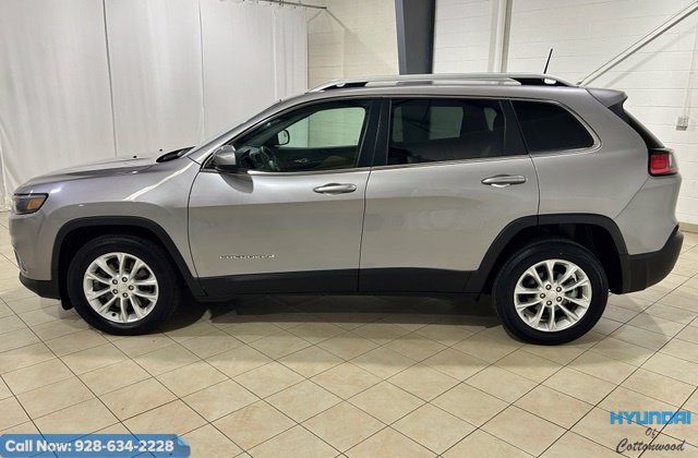 Used 2019 Jeep Cherokee Latitude w/ Popular Appearance Group FWD image 2