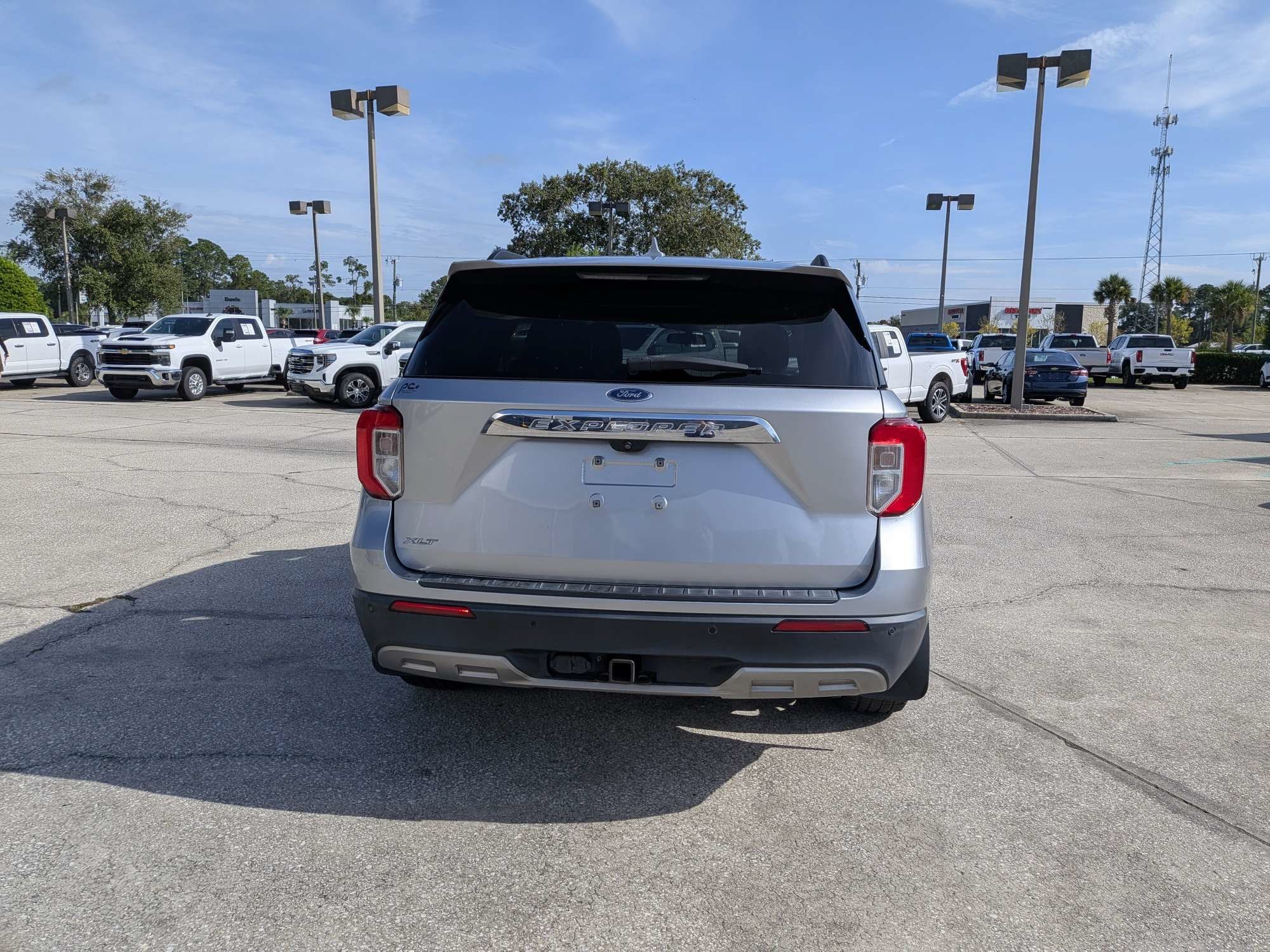 Used 2021 Ford Explorer XLT w/ Equipment Group 202A RWD image 5
