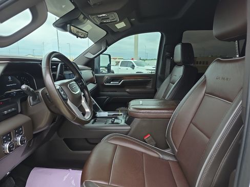 Used 2024 GMC Sierra 2500 Denali w/ Technology Package AWD/4WD image 9
