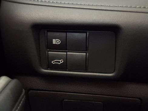 Used 2022 Toyota Highlander XLE FWD image 31