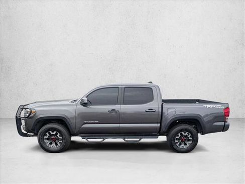 Used 2017 Toyota Tacoma TRD Off-Road image 8